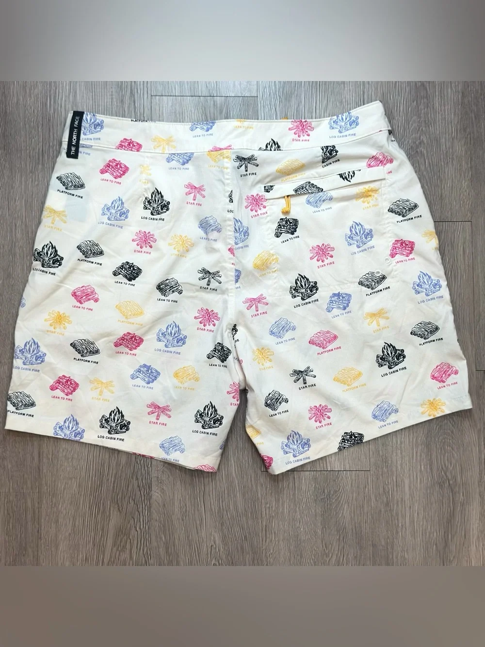 New THE NORTH FACE  SZ 36  Campfire print Swim trunks